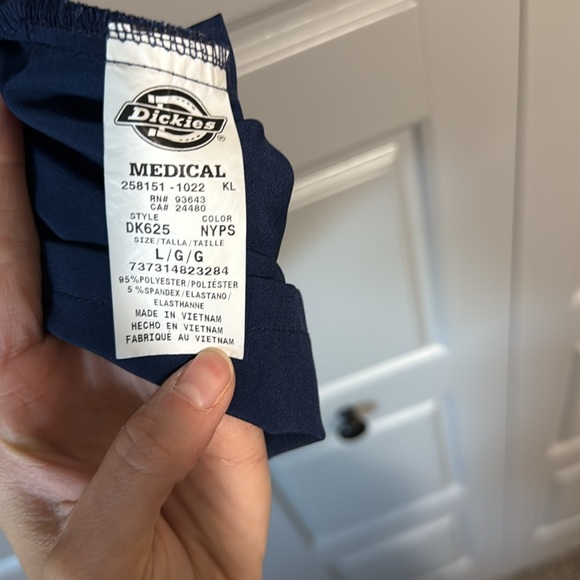 Navy Dickies scrub top - Picture 6 of 6